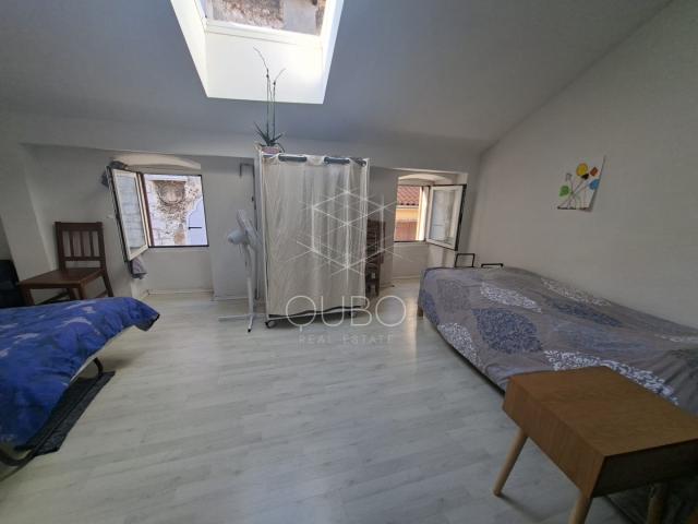 Rovinj – Stan u staroj jezgri s pogledom na more, dvije stambene jedinice, 72 m²