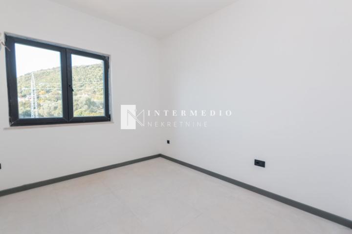Prodaja jednosobnog stana 41m² sa pogledom na more i garažom – Kumbor, Herceg No