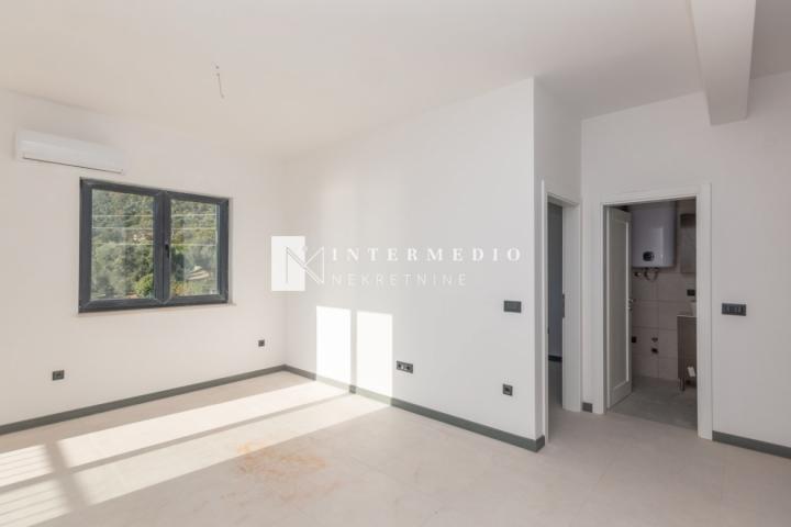 Prodaja jednosobnog stana 41m² sa pogledom na more i garažom – Kumbor, Herceg No