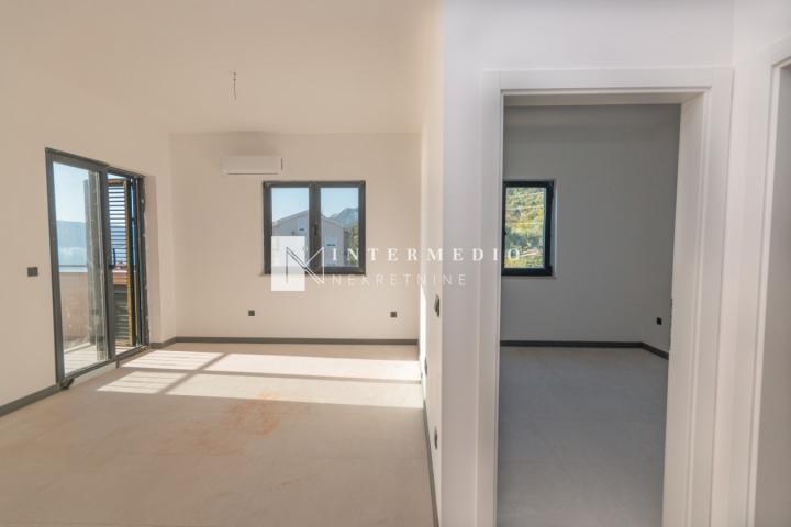 Prodaja jednosobnog stana 41m² sa pogledom na more i garažom – Kumbor, Herceg No