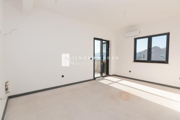 Prodaja jednosobnog stana 41m² sa pogledom na more i garažom – Kumbor, Herceg No