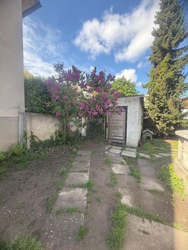 KUĆA S TRI ODVOJENA STANA