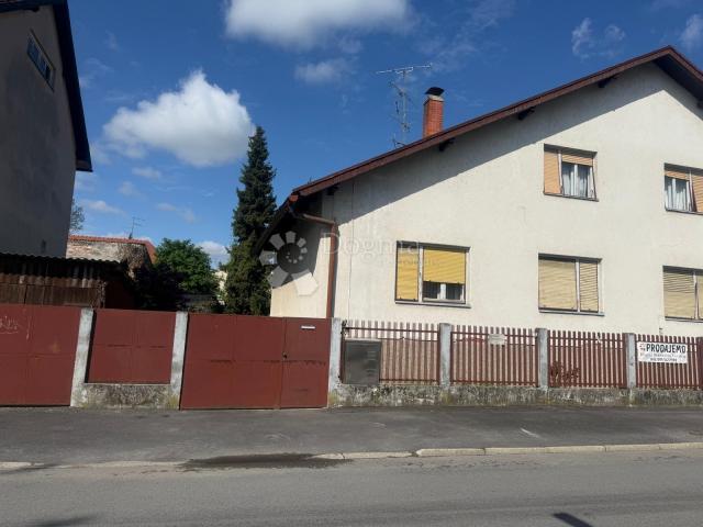 KUĆA S TRI ODVOJENA STANA