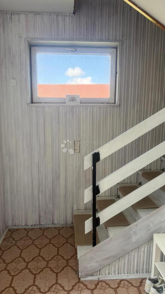 KUĆA S TRI ODVOJENA STANA