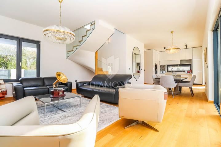 Moderna vila u Banjolama, 500 m od mora – luksuz, privatnost i vrhunska oprema! 