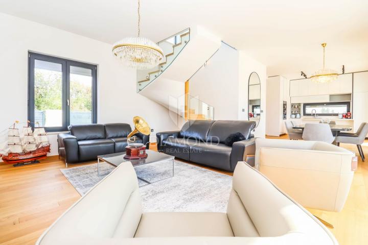 Moderna vila u Banjolama, 500 m od mora – luksuz, privatnost i vrhunska oprema! 