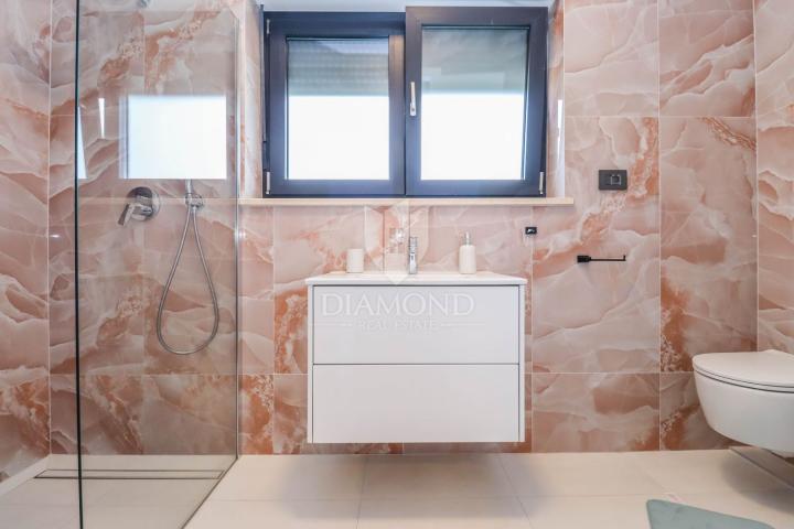 Moderna vila u Banjolama, 500 m od mora – luksuz, privatnost i vrhunska oprema! 