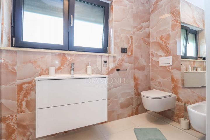Moderna vila u Banjolama, 500 m od mora – luksuz, privatnost i vrhunska oprema! 