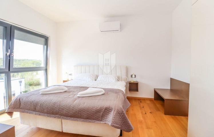 Moderna vila u Banjolama, 500 m od mora – luksuz, privatnost i vrhunska oprema! 