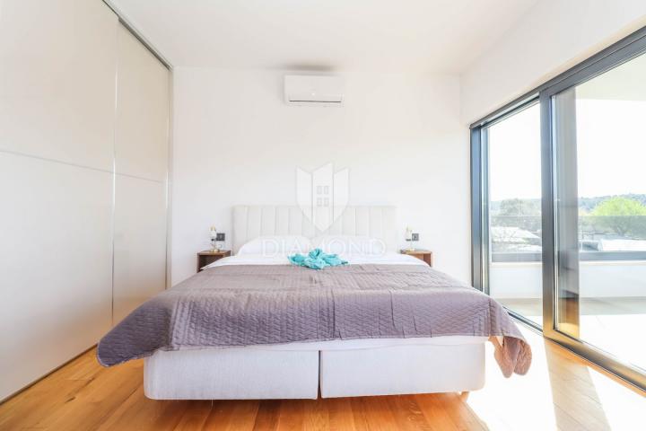 Moderna vila u Banjolama, 500 m od mora – luksuz, privatnost i vrhunska oprema! 