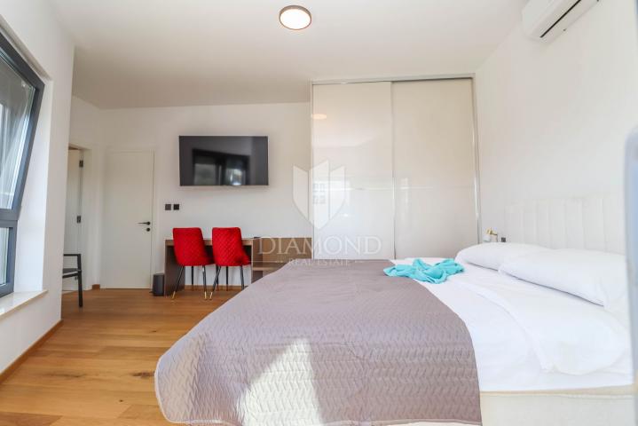 Moderna vila u Banjolama, 500 m od mora – luksuz, privatnost i vrhunska oprema! 