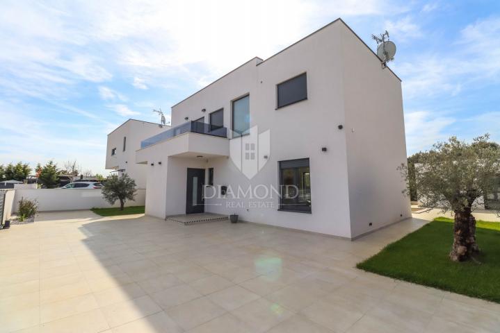 Moderna vila u Banjolama, 500 m od mora – luksuz, privatnost i vrhunska oprema! 