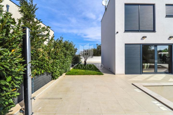 Moderna vila u Banjolama, 500 m od mora – luksuz, privatnost i vrhunska oprema! 