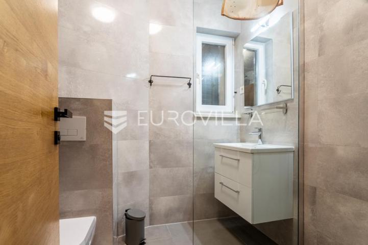 Milna, uvala Osibova, kuća s bazenom i pogledom na more ukupne površine 318 m²