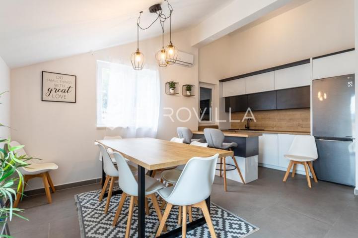 Milna, uvala Osibova, kuća s bazenom i pogledom na more ukupne površine 318 m²
