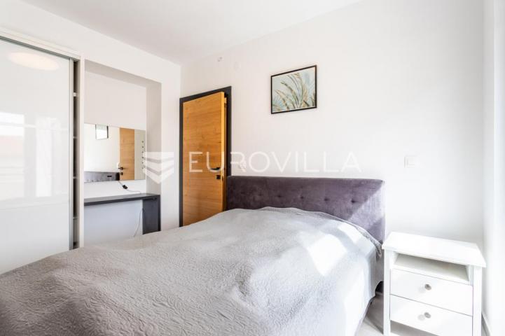 Milna, uvala Osibova, kuća s bazenom i pogledom na more ukupne površine 318 m²