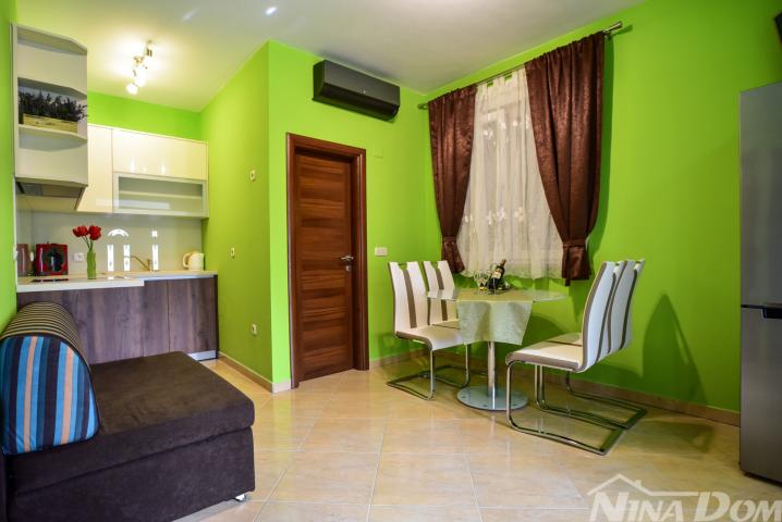 Kuća s 4 apartmana+dodatno zemljište–2. red od mora Pridraga, Hrvatska