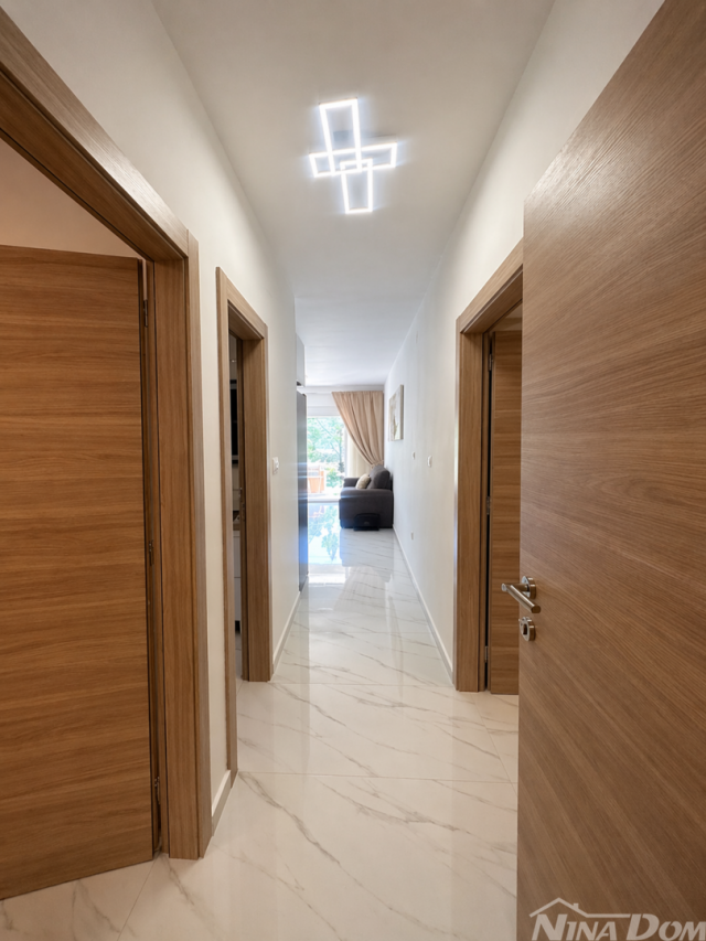 Kuća s 4 apartmana+dodatno zemljište–2. red od mora Pridraga, Hrvatska