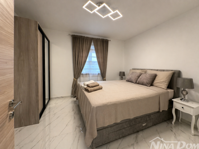 Kuća s 4 apartmana+dodatno zemljište–2. red od mora Pridraga, Hrvatska
