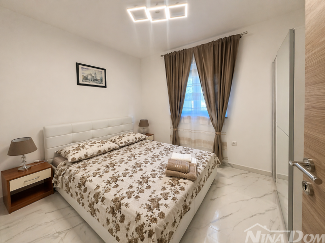 Kuća s 4 apartmana+dodatno zemljište–2. red od mora Pridraga, Hrvatska