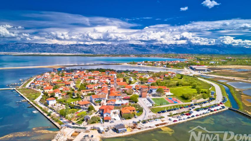 NIN-GRAĐEVINSKO ZEMLJIŠTE- TOP LOKACIJA .500 M OD MORA. 