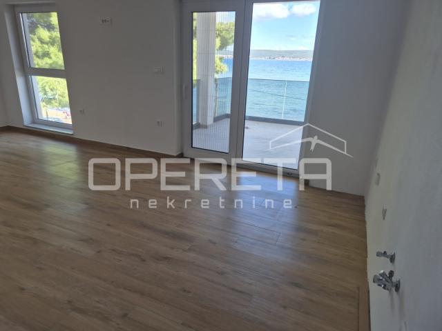 Penthouse, novogradnja na ekskluzivnoj lokaciji - prvi red do mora, Neviđane, 13