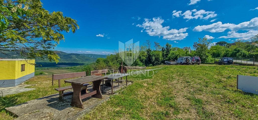 Motovun, okolica, zemljište sa panoramskim pogledom!