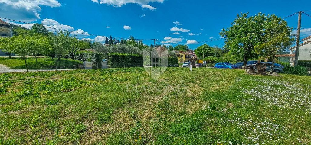 Motovun, okolica, zemljište sa panoramskim pogledom!