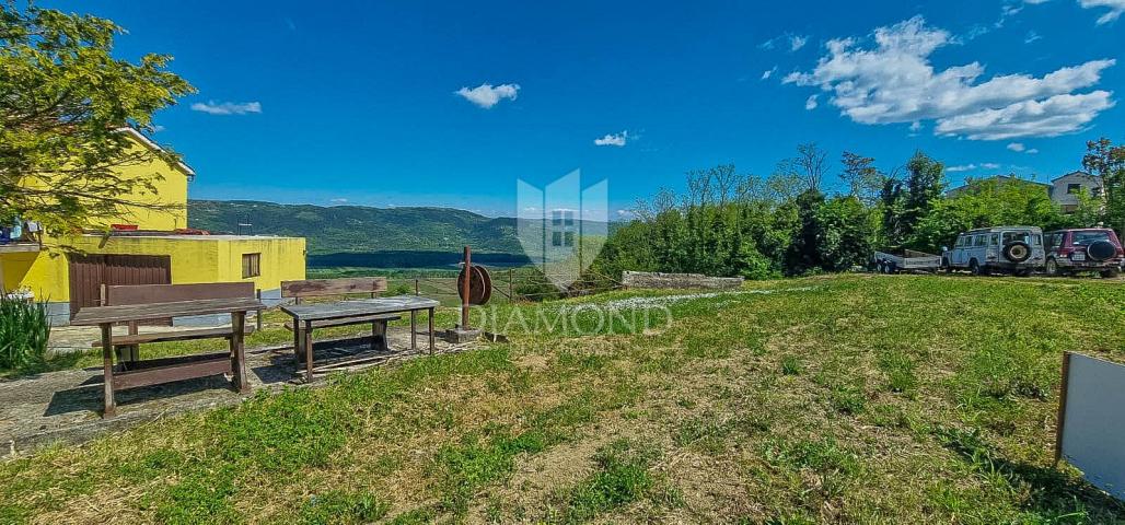 Motovun, okolica, zemljište sa panoramskim pogledom!