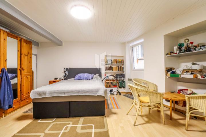 Rovinj, Stari grad, odličan stan, potencijal za 3 jedinice