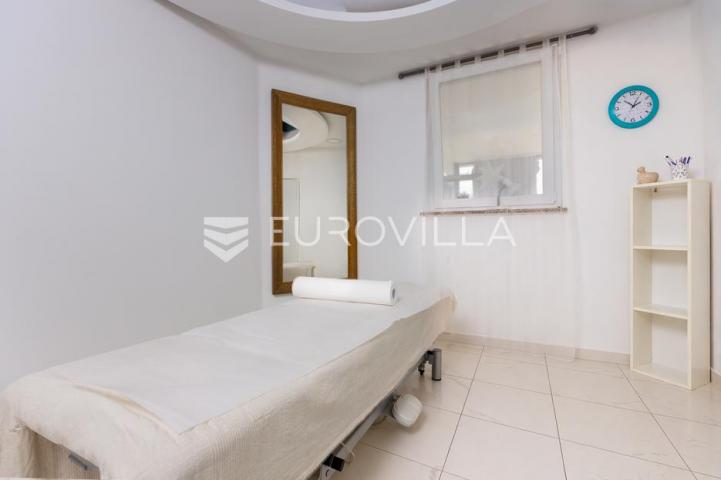 Opatija, Volosko, reprezentativan poslovni prostor, terasa 100 m²
