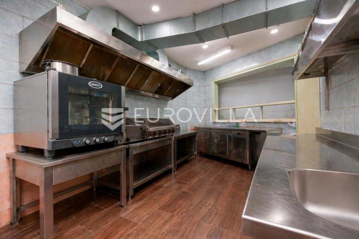 Opatija, Volosko, reprezentativan poslovni prostor, terasa 100 m²