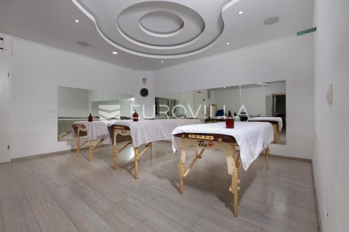 Opatija, Volosko, reprezentativan poslovni prostor, terasa 100 m²