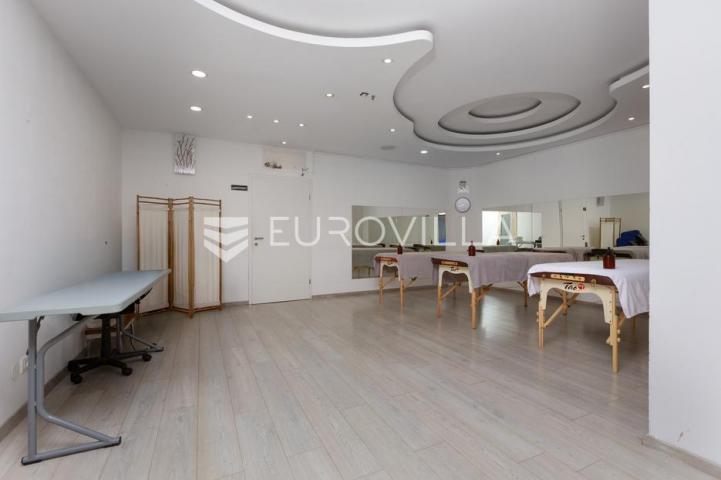 Opatija, Volosko, reprezentativan poslovni prostor, terasa 100 m²