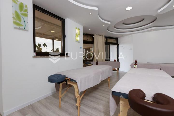 Opatija, Volosko, reprezentativan poslovni prostor, terasa 100 m²