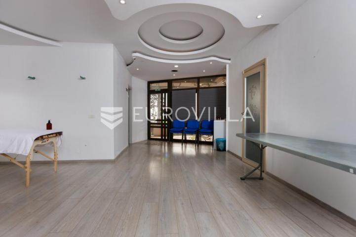 Opatija, Volosko, reprezentativan poslovni prostor, terasa 100 m²
