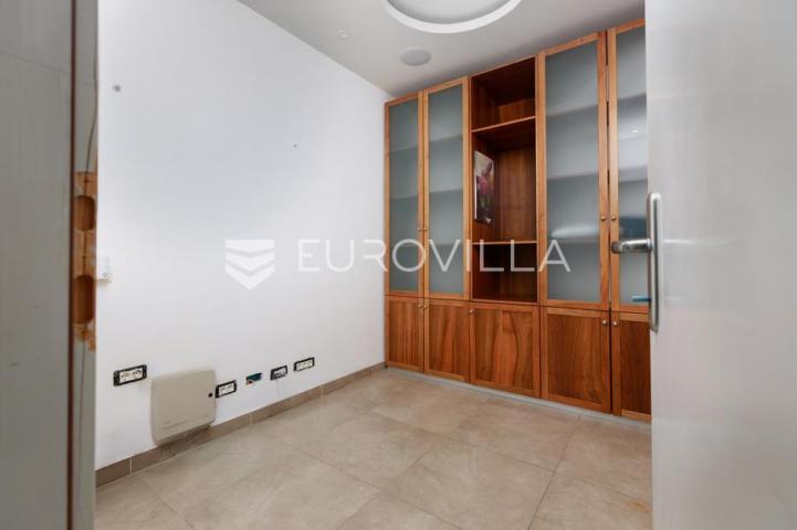 Opatija, Volosko, reprezentativan poslovni prostor, terasa 100 m²