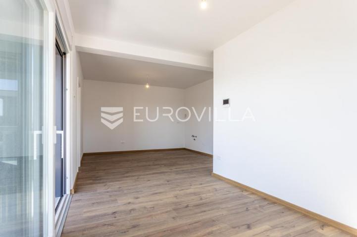 Vodice, moderna dvojna kuća s bazenom, novogradnja 169,89 m²