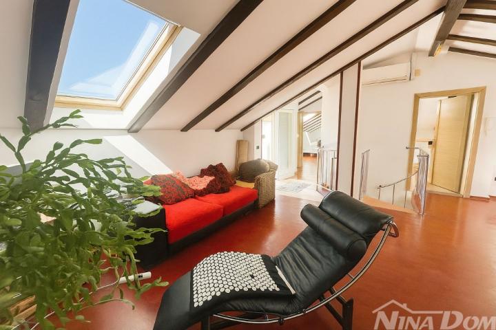 VIŠNJIK – Prostran dvoetažni stan 140 m² s pogledom na grad