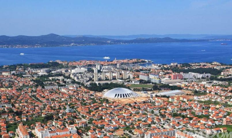 VIŠNJIK – Prostran dvoetažni stan 140 m² s pogledom na grad