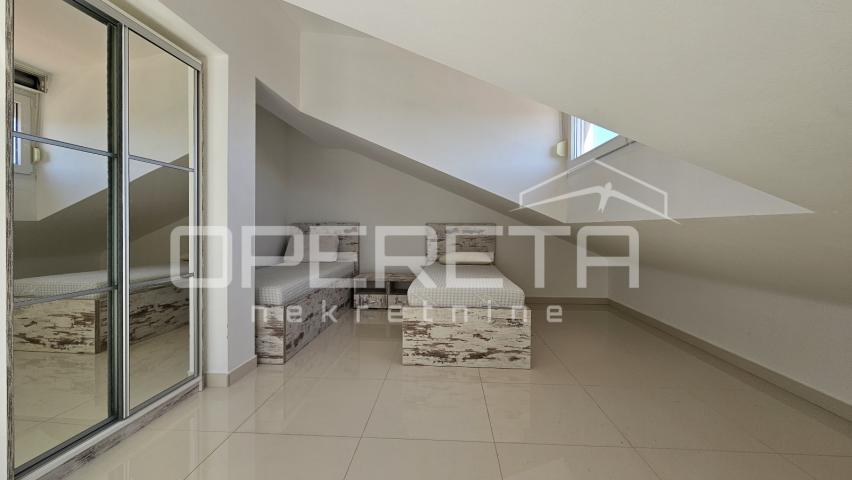 Novalja – 92 m², pogled na more, 3 terase, 2 parkinga