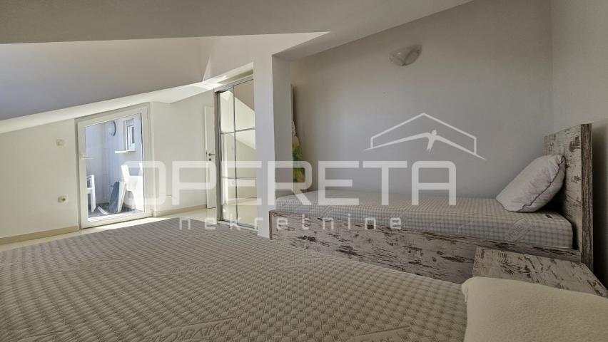 Novalja – 92 m², pogled na more, 3 terase, 2 parkinga