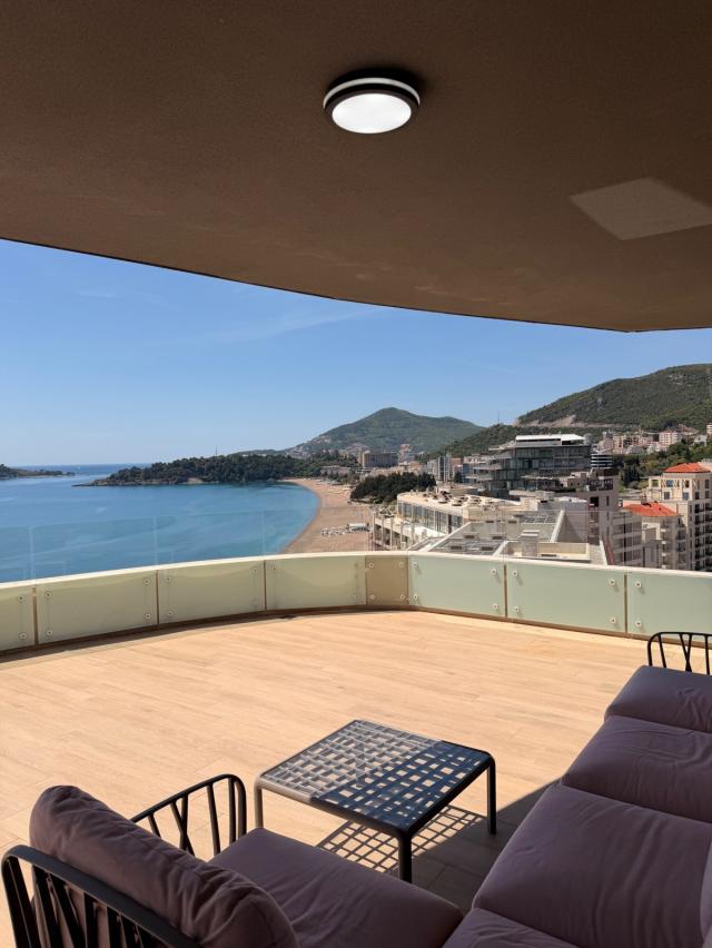 LUKSUZAN PENTHOUSE SA 360° POGLEDOM NA MORE -PRVA LINIJA MORA