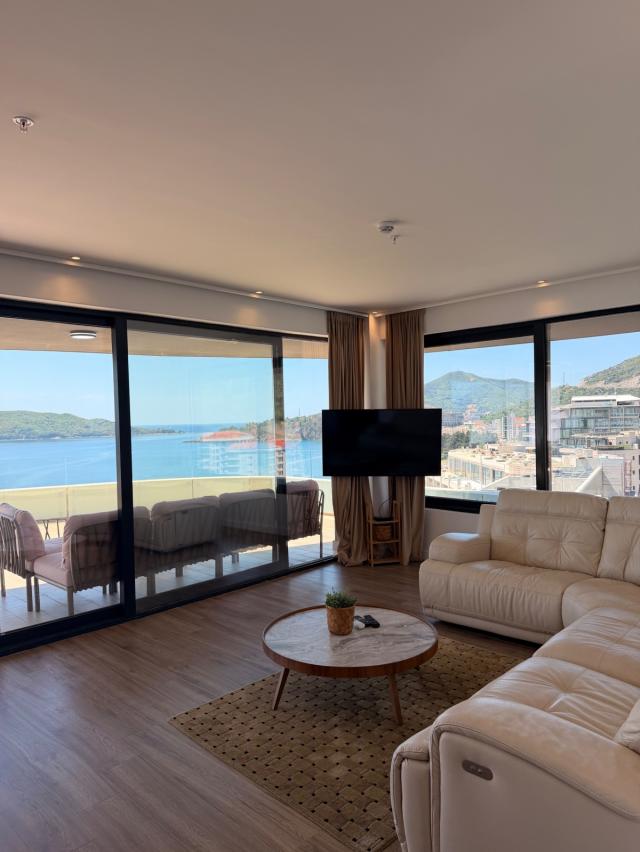 LUKSUZAN PENTHOUSE SA 360° POGLEDOM NA MORE -PRVA LINIJA MORA