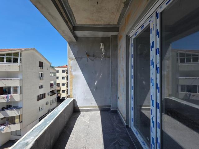 Nov jednosoban stan sa pogledom na more 43m² – Lazi, Budva