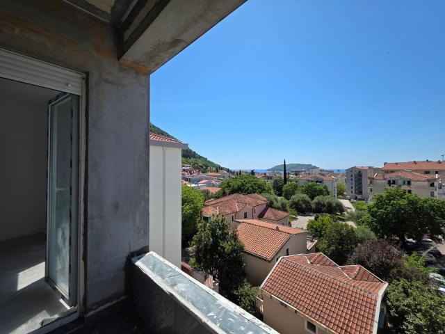 Nov jednosoban stan sa pogledom na more 43m² – Lazi, Budva