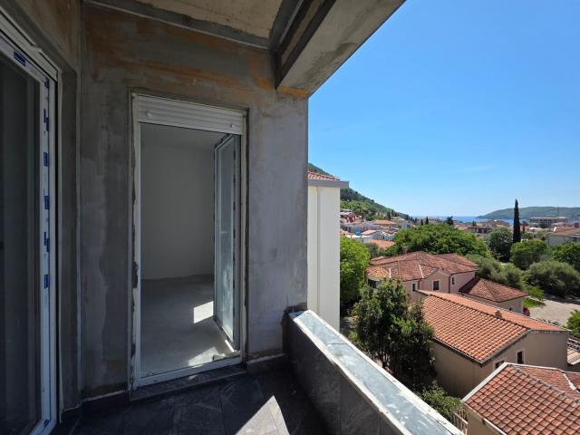 Nov jednosoban stan sa pogledom na more 43m² – Lazi, Budva