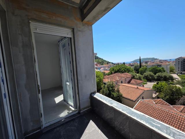Nov jednosoban stan sa pogledom na more 43m² – Lazi, Budva