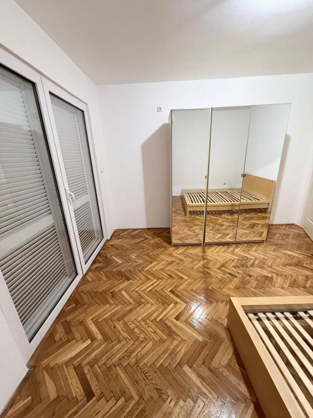 Dvosoban namesten stan od 80m² na atraktivnoj lokaciji u Bečićima