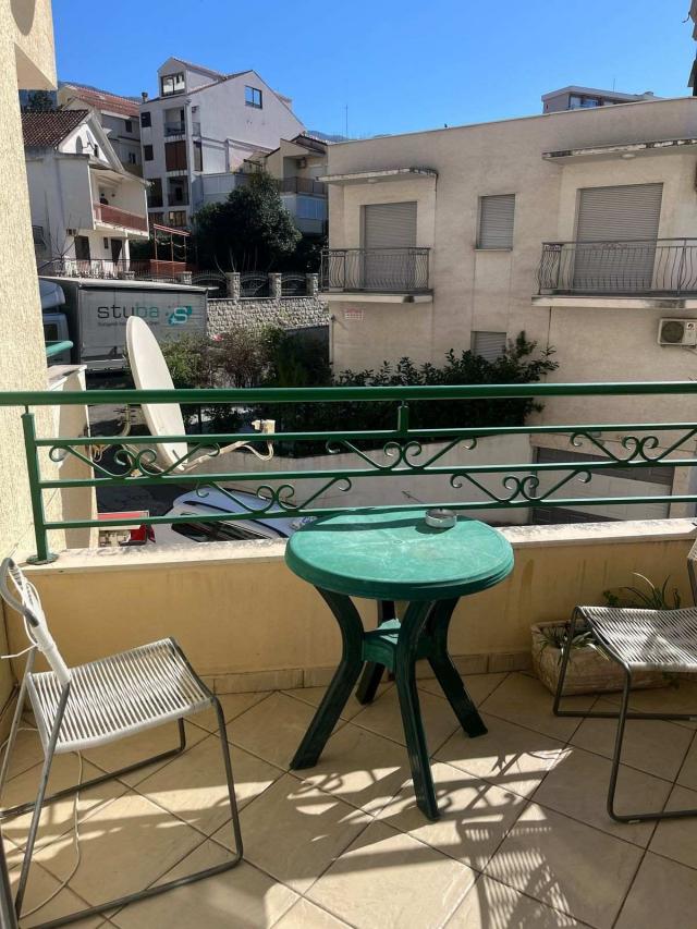 Dvosoban namesten stan od 80m² na atraktivnoj lokaciji u Bečićima